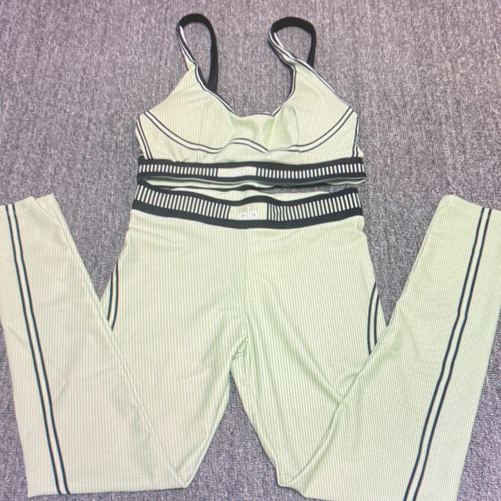 ALO Yoga Mint Green Ribbed Sports Bra and Leggings Set with Black Trim Size L